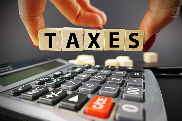 1031 Exchange vs Deferred Sales Trust: Complete Tax-Deferral Guide for Commercial Real Estate Investors